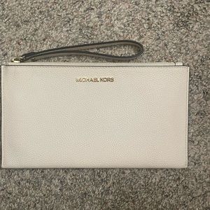 Micheal Kors Wristlet